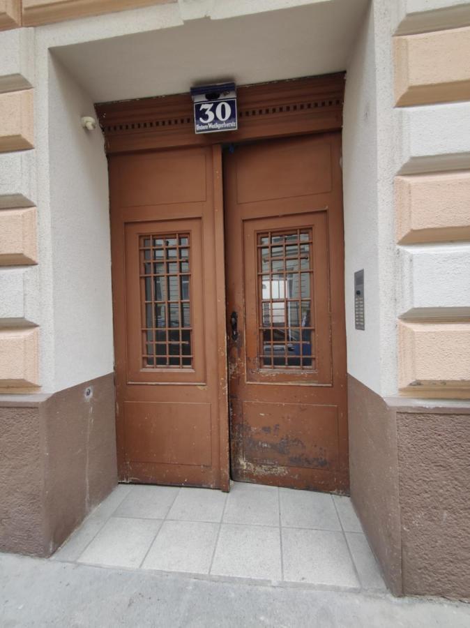 With Privat Shower In 3 Wien